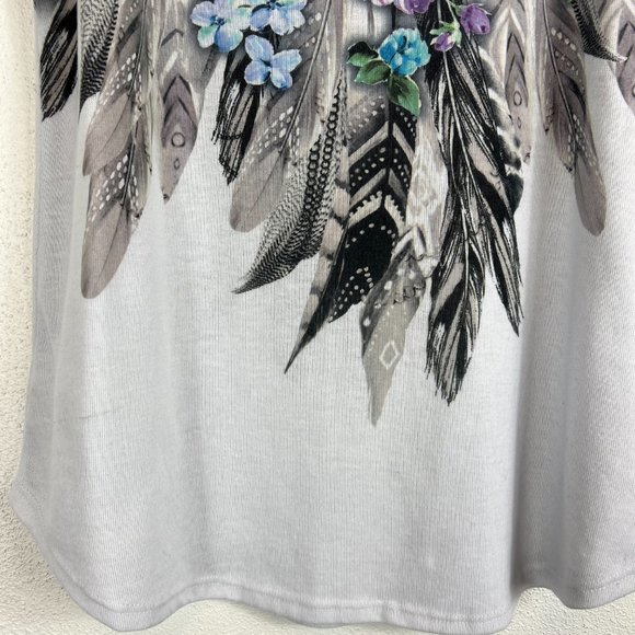 ACTING PRO TANK TOP SIZE MEDIUM WHITE AND BLACK WITH FLORAL AND FEATHER DESIGN - Picture 4 of 5